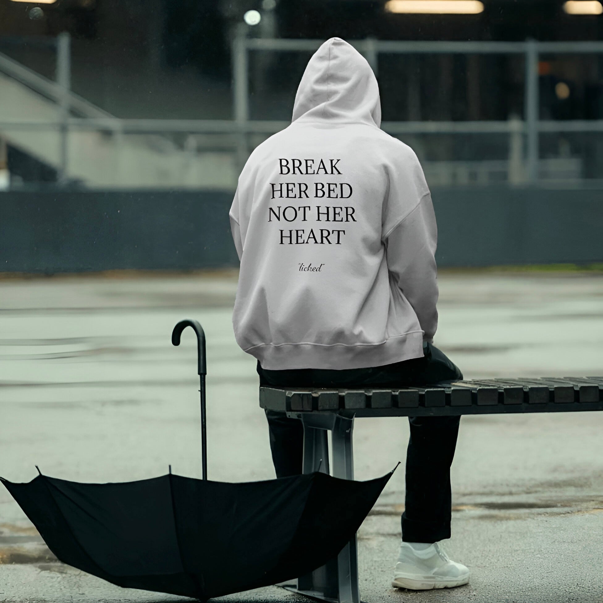 Hoodies / (Bald verfügbar)